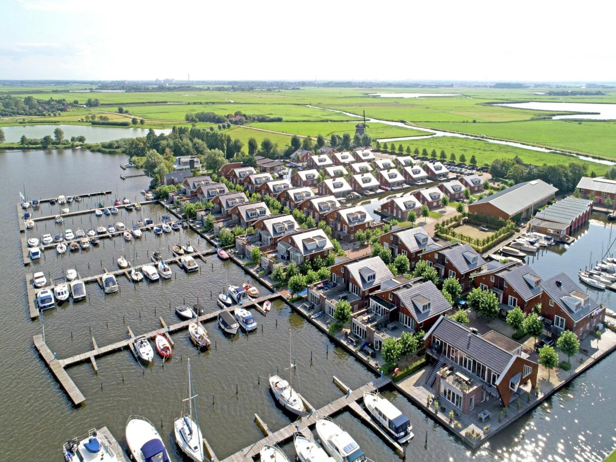 Modern Houseboat With Air Conditioning Located In Marina Uitgeest 외부 사진